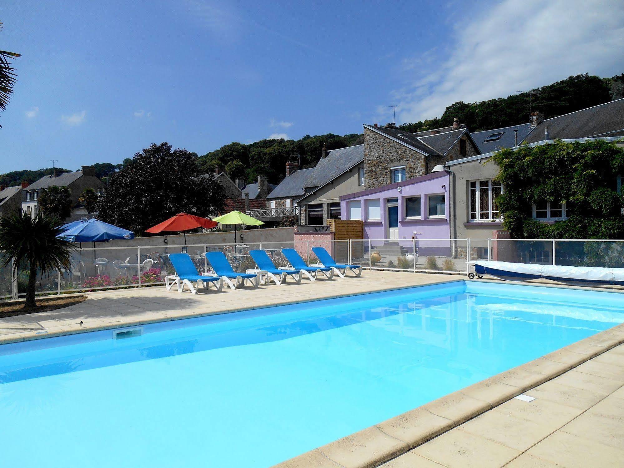 Hotel Des Bains Saint-Jean-le-Thomas Exterior photo